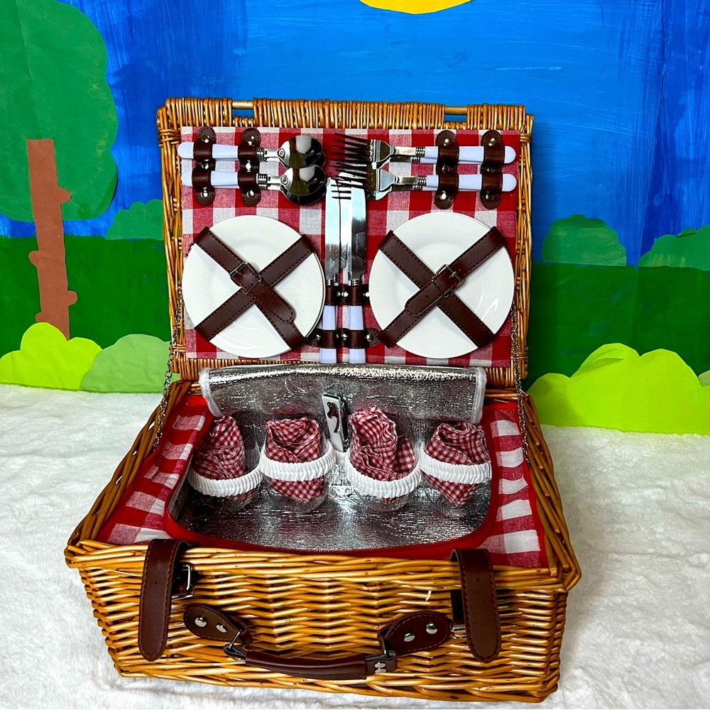 Brand New Premier Willow Picnic Basket for 4 persons